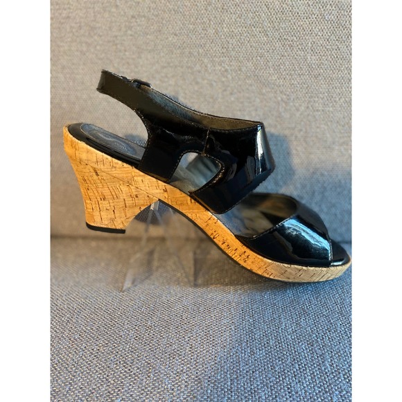 Soft Walk Woman’s patent leather sandal black Carson Size 8.5 cork heel open toe - Picture 4 of 16
